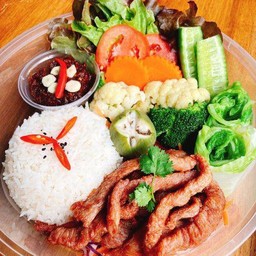 ชุดหมูเส้นทอดน้ำปลา200g(น้ำพริกเลือกตามชอบ)+ข้าวหอมมะลิ+ผักสดผักต้ม ชุดใหญ่