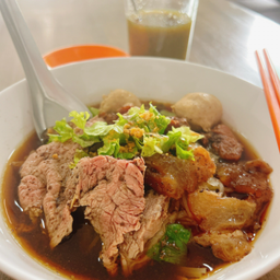 ก๋วยเตี๋ยว เนื้อน่องลาย เอ็นเเก้ว