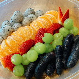 ผลไม้5สี5รสชาติแก้วมังกร+ส้มนอก+สตอเบอรี่+องุ่นไซมัสคัส+องุ่นดำแม่มด