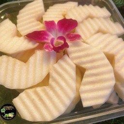 ลูกแพร์แดงนำเข้าพรีเมียม ปอกพร้อมทาน(กล่อง1220ml)