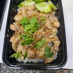 ข้าวหมูกระเทียม