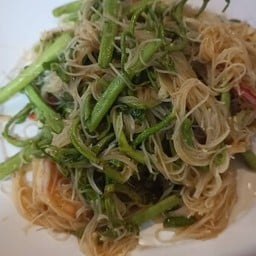 หมี่กระเฉดกุ้ง