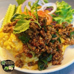 ชุดข้าวไข่ข้น2ฟอง+กะเพราหมูสับ100g+ชุดผักและพริกน้ำปลา(กล่อง2000ml)