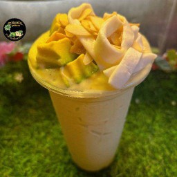 มะพร้าว+อะโวคาโด้+นมสดปั่น(โรยอัลมอลสไลด์)แก้ว22ออนซ์