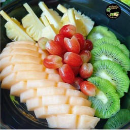 กีวี่เขียว1+องุ่นแดงนอก250g+แคนตาลูป400g+สับปะรดภูแล250g(กล่อง2000ml)