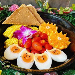 ปังโฮลวีทปิ้งเนยถั่ว+ไข่มะตูม2+ส้มนอก1+ข้าวโพด+มะเขือเทศราชินี