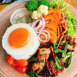 กระเพราเบค่อนลมควันพริกแห้ง+ไข่ดาวชุ่มฉ่ำ1 ชุดใหญ่