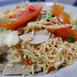 ยำมาม่าหมูยอ+หมูสับ100gรสจัดจ้าน(กล่อง2000ml)