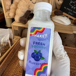 โยเกิร์ตสดเขย่า รสบลูเบอร์รี่