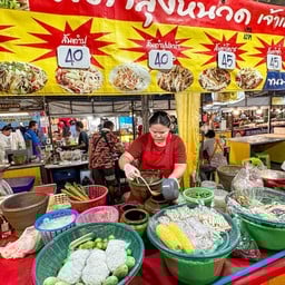 ส้มตำลุงหนวด  ตลาดจันทร์เจริญ (ตลาดวัดเสด็จ)