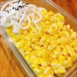 ข้าวโพดคลุกเนยท็อปปิ้งเนื้อมะพร้าวอ่อน