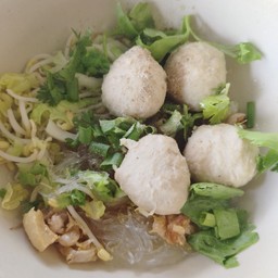 วุ้นเส้นลูกชิ้น