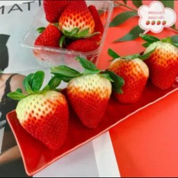 สตรอเบอร์รี่สดลูกใหญ่ นำเข้าจากออสเตรเลีย น้ำหนัก 250g ต่อกล่อง