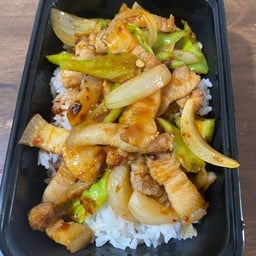 ข้าวผัดพริกเผาหมูสามชั้น