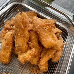 โทนี่ กล้วยทอด และอาหารตามสั่ง ในปั้มพีที สารภี