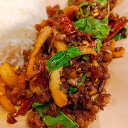 กะเพราเนื้อบด+กากหมู