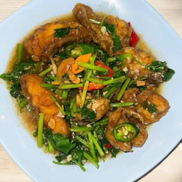 ปลาเก๋าผัดขึ้นฉ่าย (แบบชิ้น)