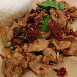 กะเพราหมูชิ้นสันคอ