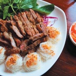 เส้นหมี่หมูย่าง (Charbroiled Pork Noodles)