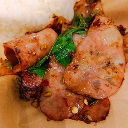 กะเพราเเบคอนพริกแห้ง