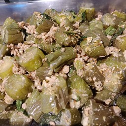 ผัดมะเขือยาวโหระพา + ข้าว