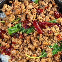 กระเพราหมูสับ (กับข้าว)