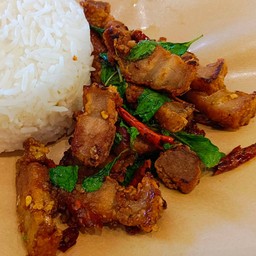 กะเพราสามชั้นกรอบ