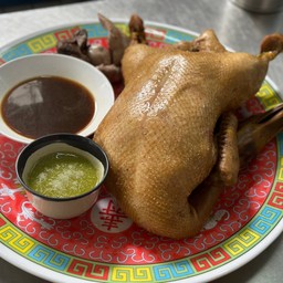 เป็ดไหว้พร้อมเครื่องใน