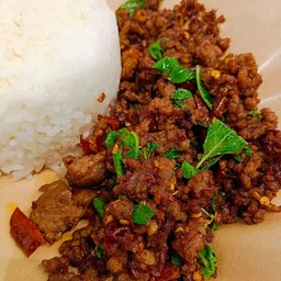 กะเพราเนื้อบดพริกแห้ง