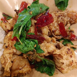 กะเพราหมึกทอด