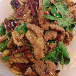 กะเพราหมูชิ้น(สันคอ)กับข้าว