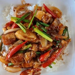 ผัดพริกเผาหมูกรอบ