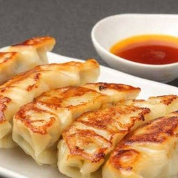 เกี๊ยวซ่า (หน้า 7-11 รพ.สวนดอก)