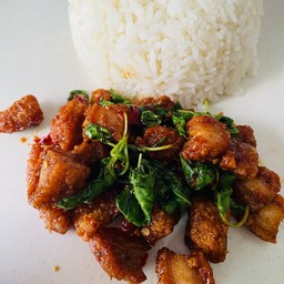 ข้าวกะเพราไก่กรอบ
