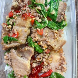 กะเพราหมูกรอบ+หมูสับ