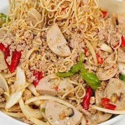 ยำมาม่าหมูสับ