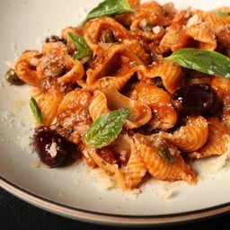 CONCHIGLIE PUTTANESCA