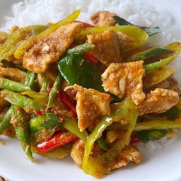 ข้าวหมูผัดพริกแกงใต้