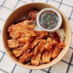 ข้าวหมูสามชั้นทอด