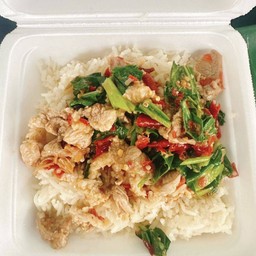 ข้าวหอมคะน้าหมูชิ้น