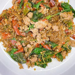 กะเพราวุ้นเส้นหมูชิ้นราดข้าว