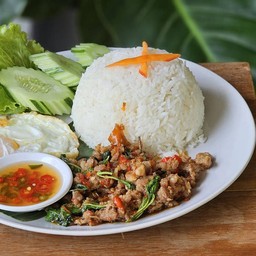 K24- ข้าวราดกะเพราหมูสับ (Rice topped with minced pork and basil)