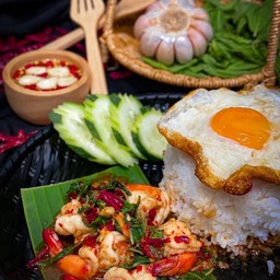 กะเพรากุ้ง ฟรี ไข่ดาว