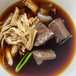 ก๋วยเตี๋ยวไก่ฉีก+เลือด