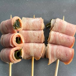 เบคอนไกลพันธุ์สาหร่ายวากามิ