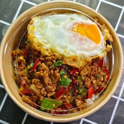 กระเพราล้นๆ สูตรพริกแห้ง (คลองตำหรุ)