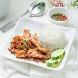 ข้าวหมูกระเทียม