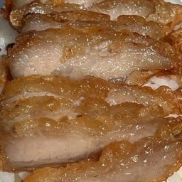 ทอดสะบัด ข้าวหมูทอดอร่อยมากกะกะเพรา หน้าโรงเรียนทวีธา