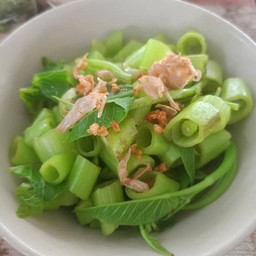 ผักบุ้งลวก