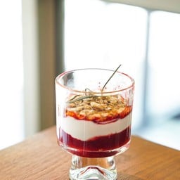 Strawberry Granola Yoghurt